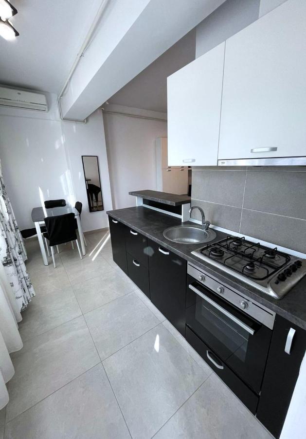 Taste Of Iasi - Two Room Apartment - Central - Sunset Touch Esterno foto