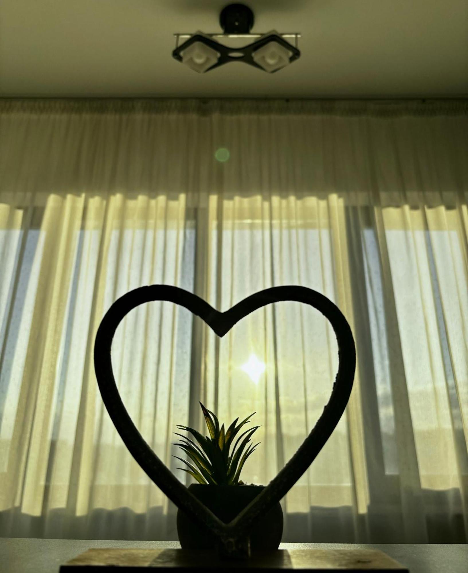 Taste Of Iasi - Two Room Apartment - Central - Sunset Touch Esterno foto