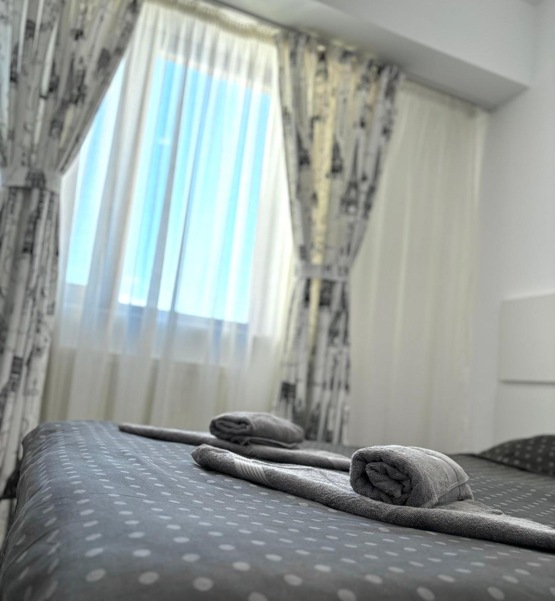 Taste Of Iasi - Two Room Apartment - Central - Sunset Touch Esterno foto