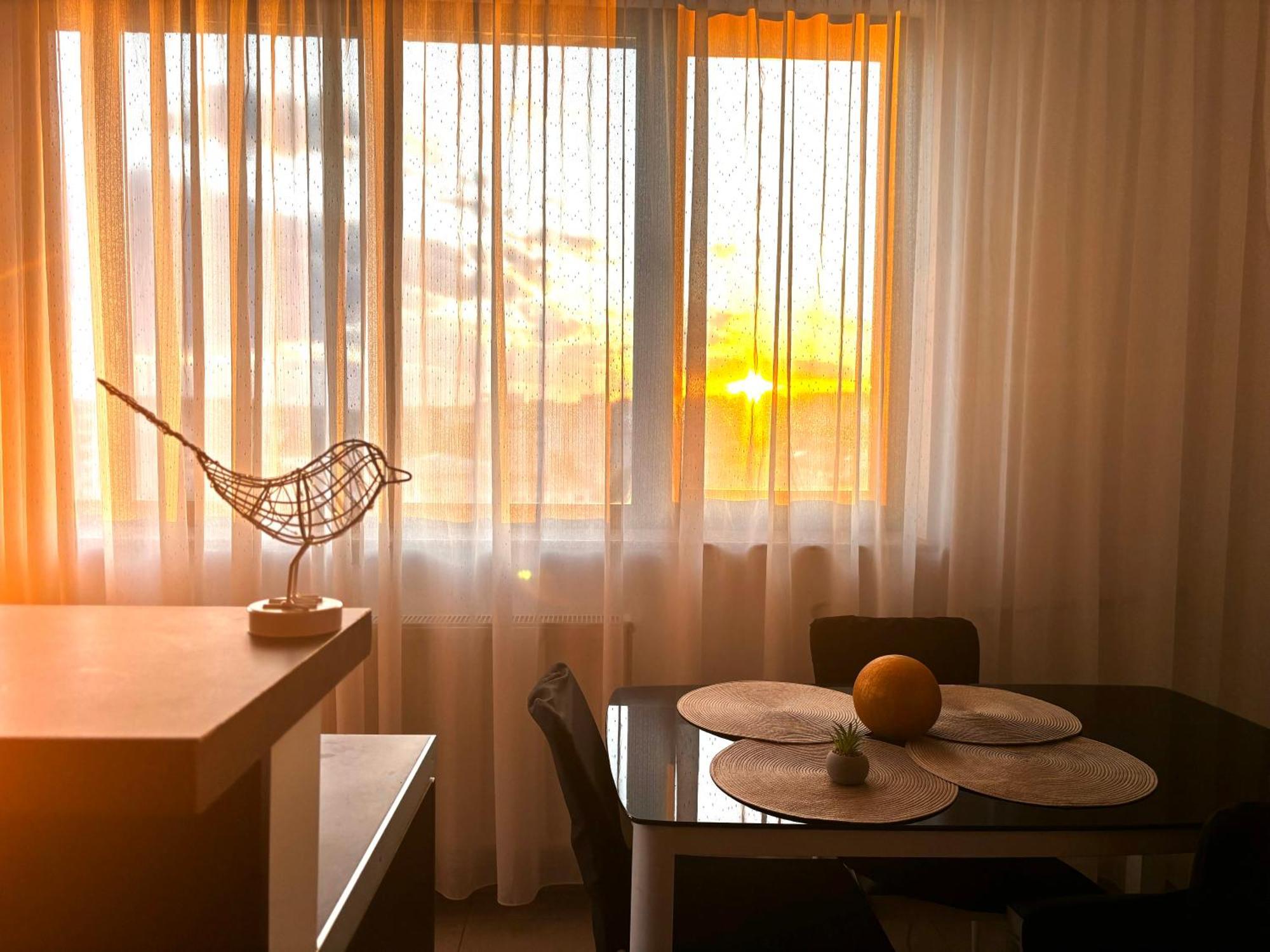 Taste Of Iasi - Two Room Apartment - Central - Sunset Touch Esterno foto