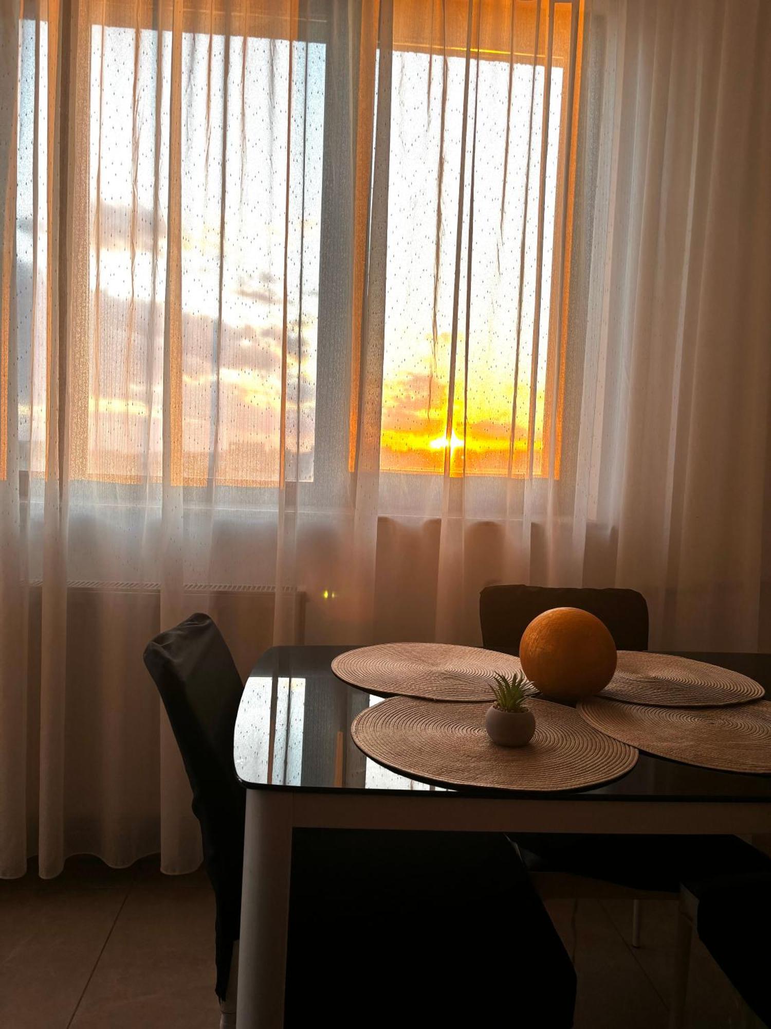 Taste Of Iasi - Two Room Apartment - Central - Sunset Touch Esterno foto