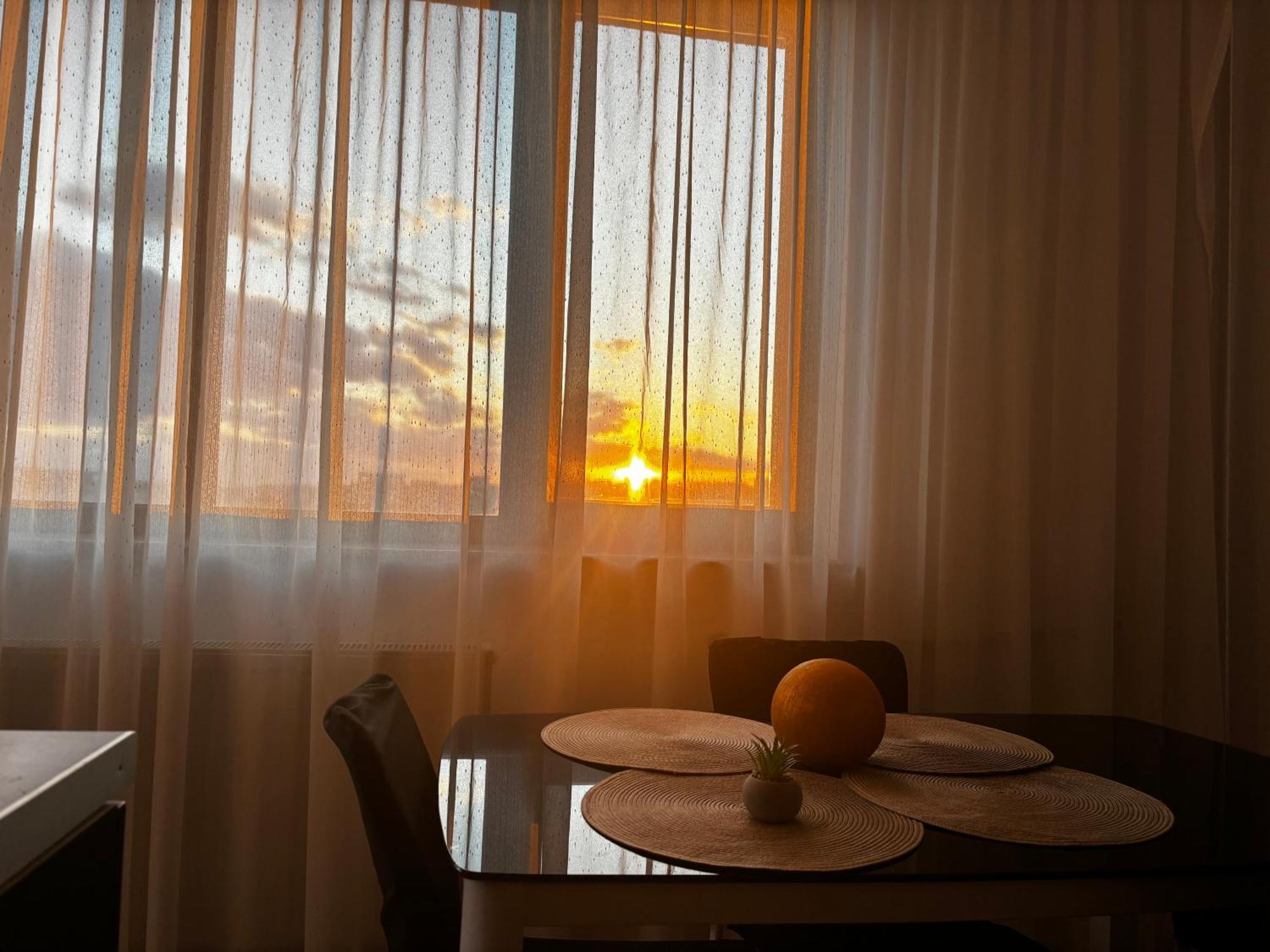 Taste Of Iasi - Two Room Apartment - Central - Sunset Touch Esterno foto