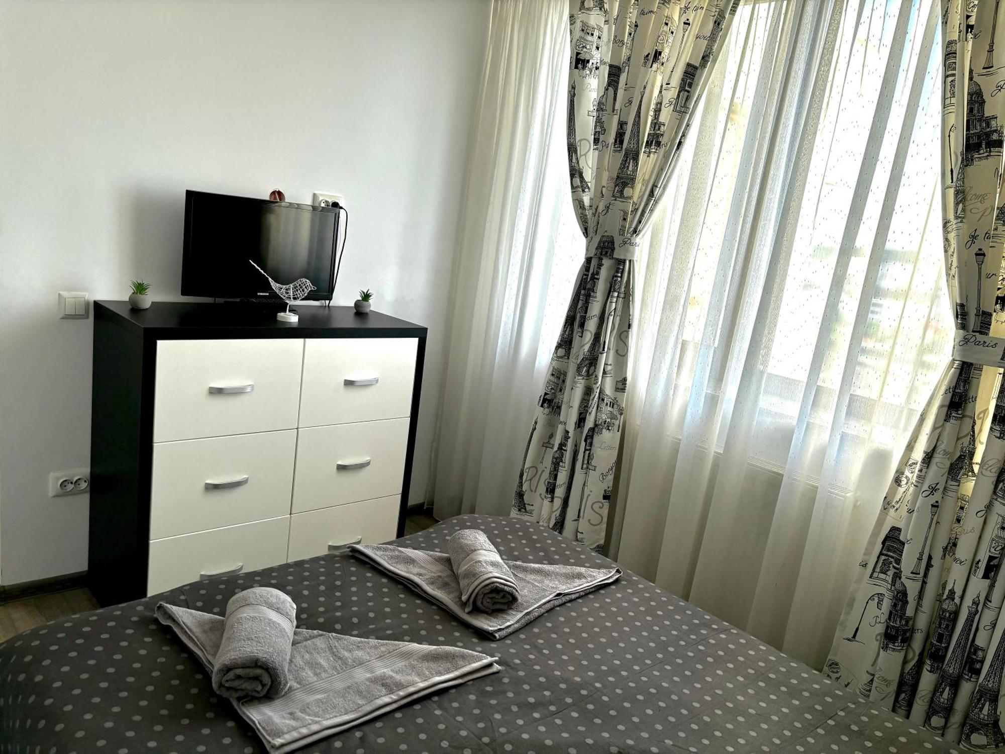 Taste Of Iasi - Two Room Apartment - Central - Sunset Touch Esterno foto