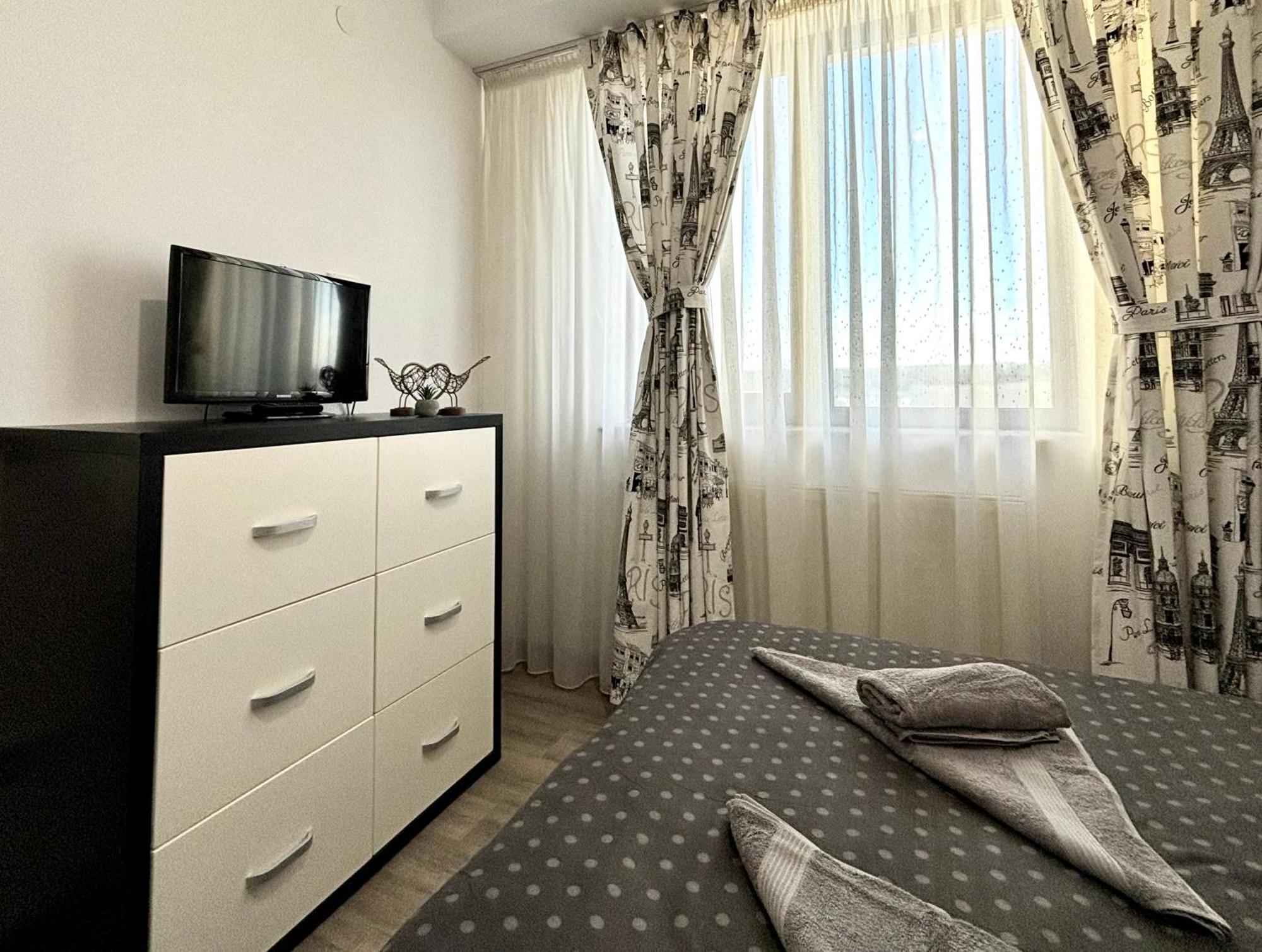 Taste Of Iasi - Two Room Apartment - Central - Sunset Touch Esterno foto